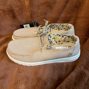 Hey Dudes NWT Womens size 9